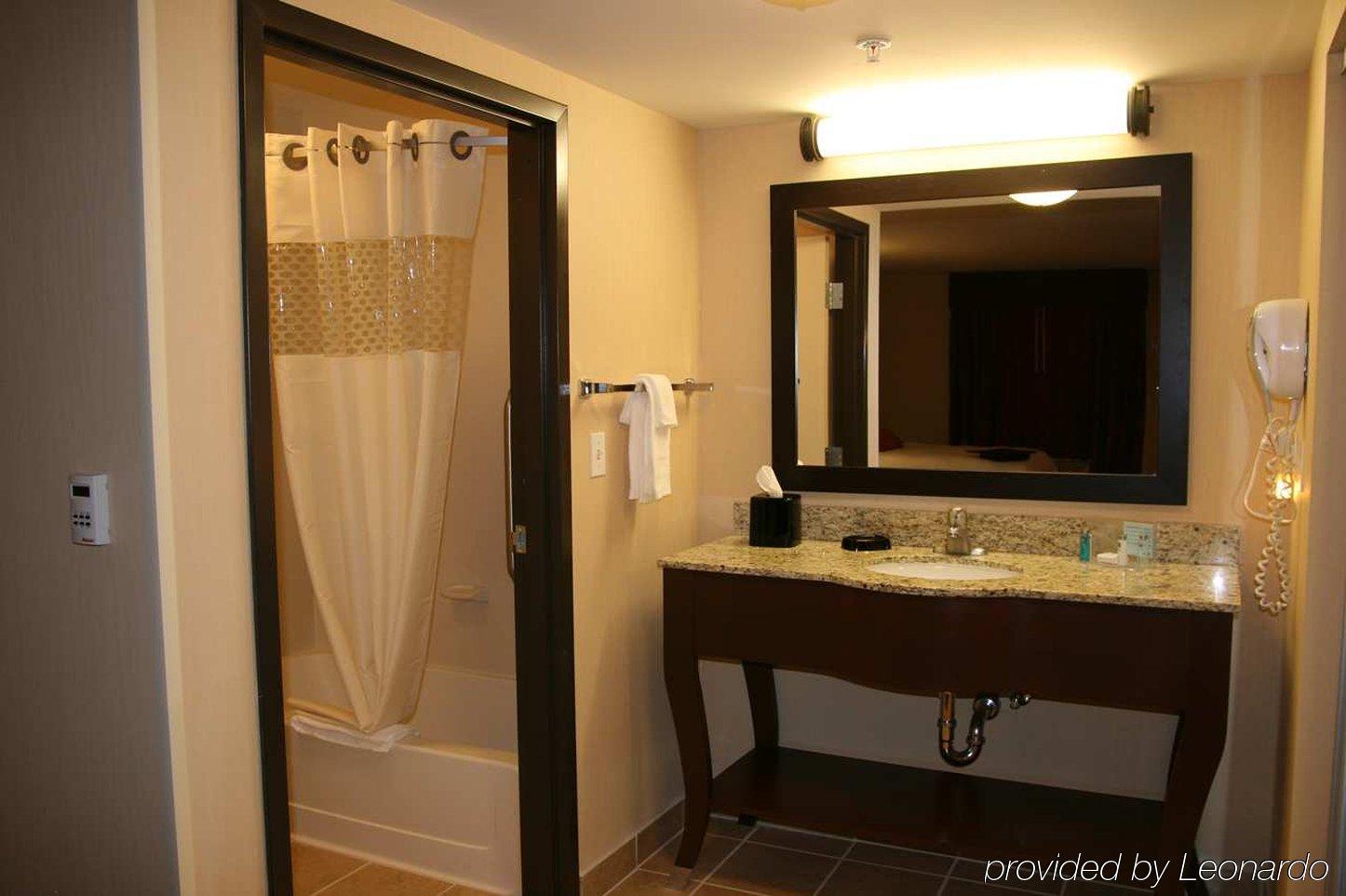 Hampton Inn & Suites New Castle, Pa Oda fotoğraf