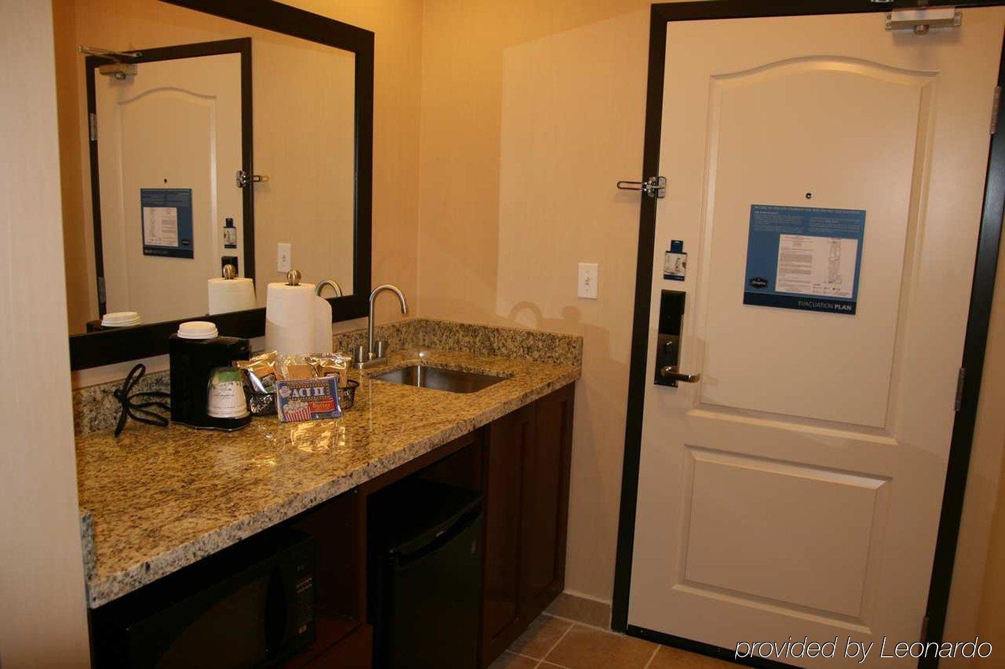 Hampton Inn & Suites New Castle, Pa Oda fotoğraf