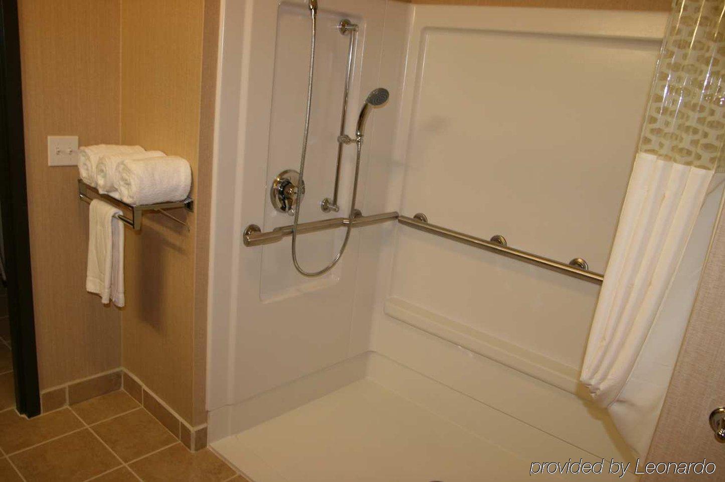 Hampton Inn & Suites New Castle, Pa Oda fotoğraf
