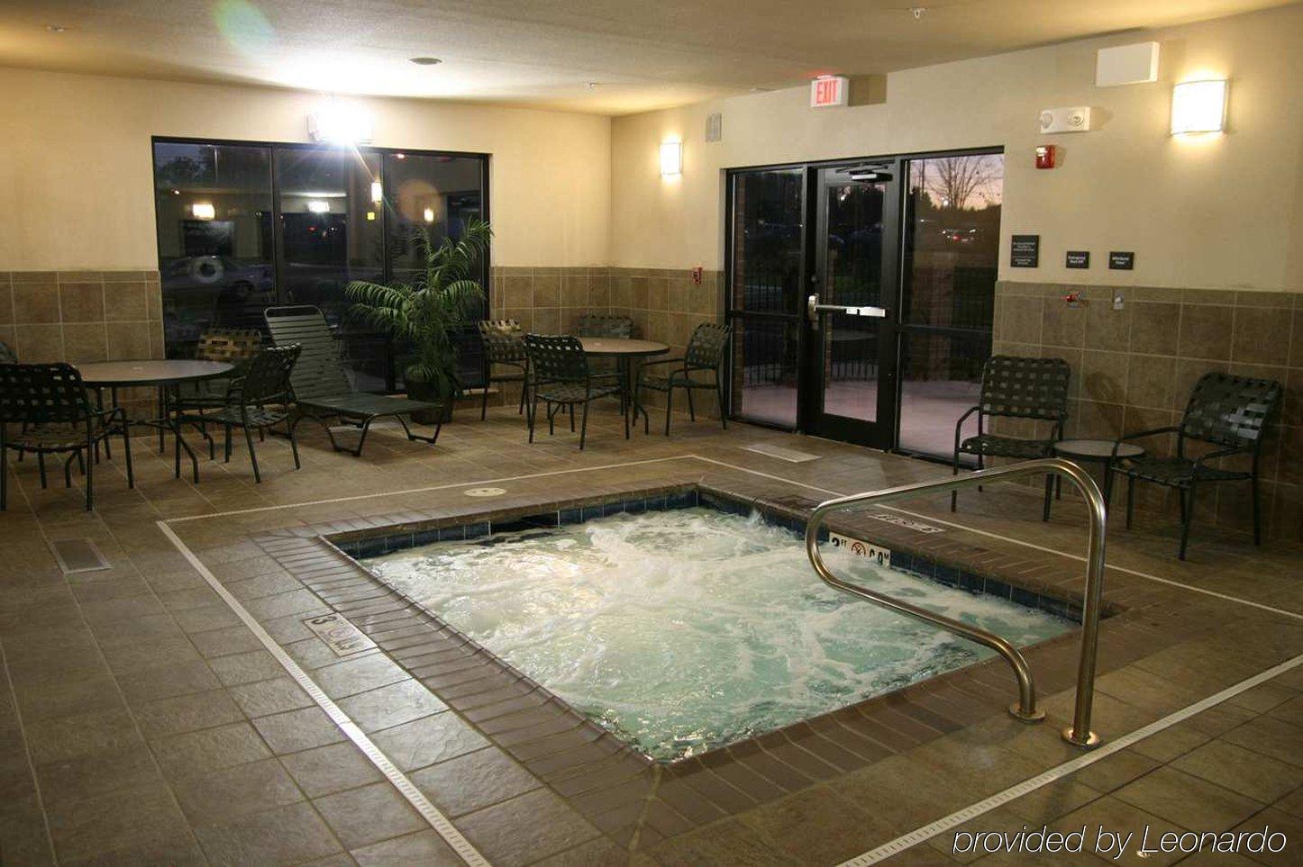 Hampton Inn & Suites New Castle, Pa Konforlar fotoğraf