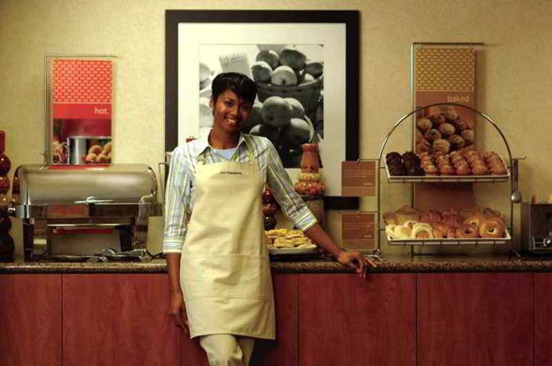 Hampton Inn & Suites New Castle, Pa Restoran fotoğraf